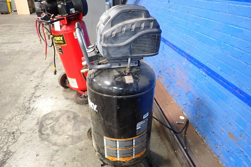 Husky 33 Gallons Air Compressor - C331h