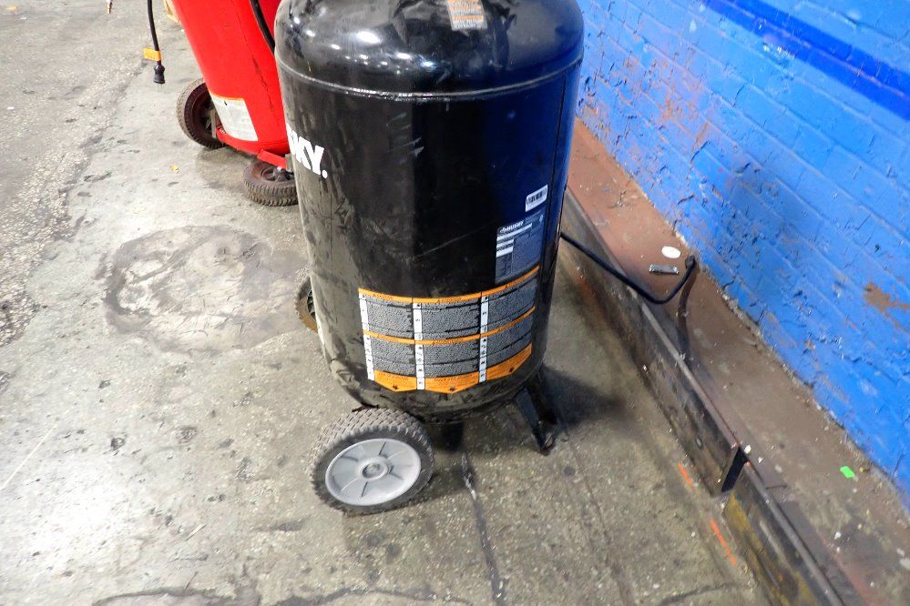 Husky 33 Gallons Air Compressor - C331h