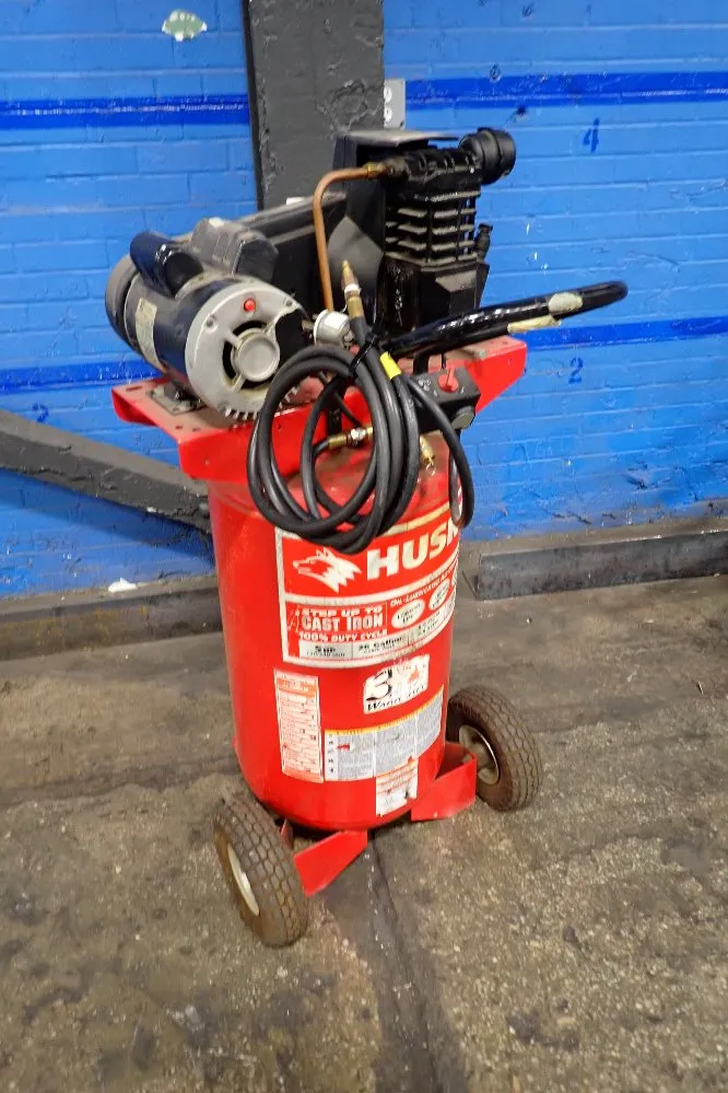 Husky 26 Gallons Air Compressor - Vt631502aj