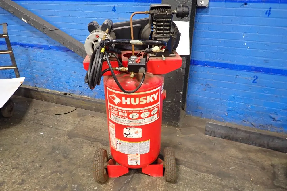 Husky 26 Gallons Air Compressor - Vt631502aj