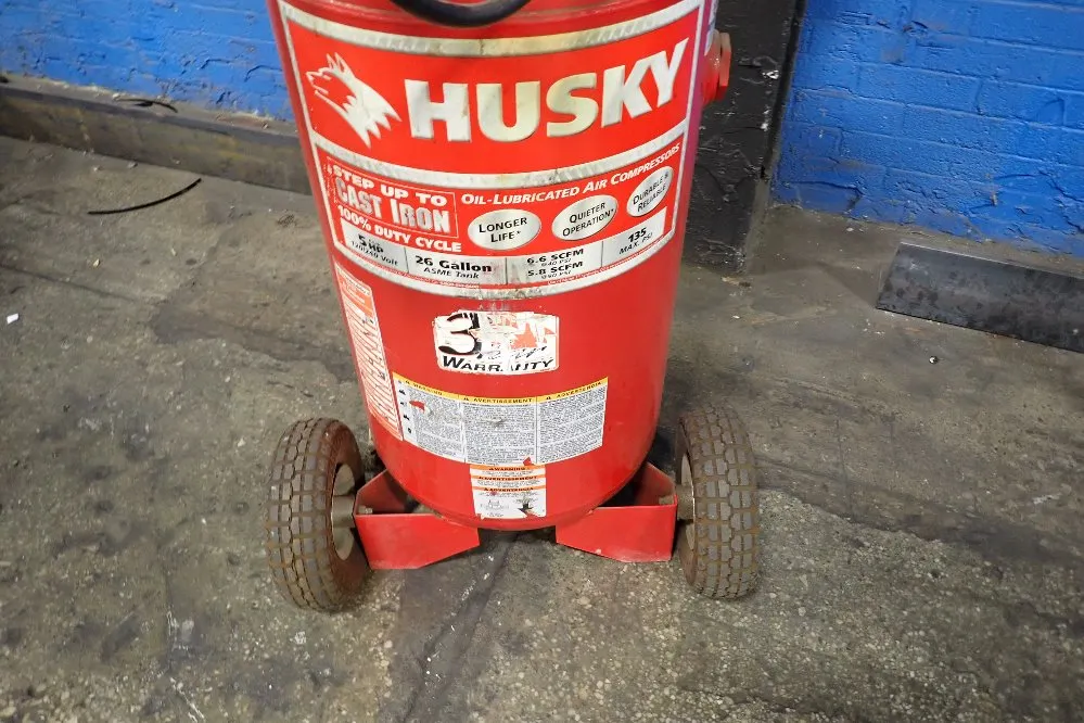 Husky 26 Gallons Air Compressor - Vt631502aj
