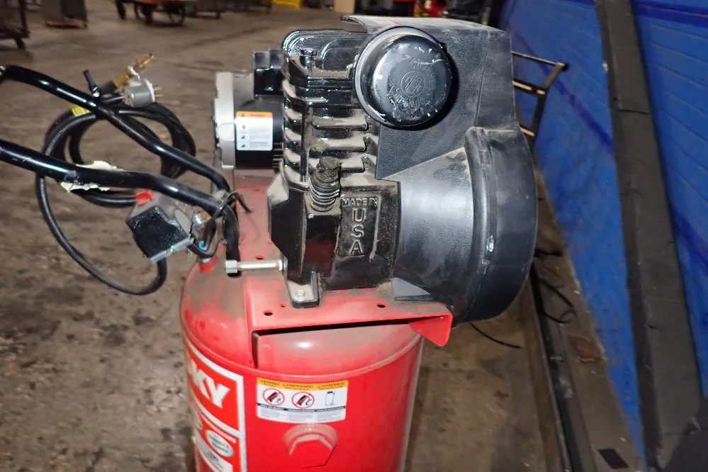 Husky 26 Gallons Air Compressor - Vt631502aj