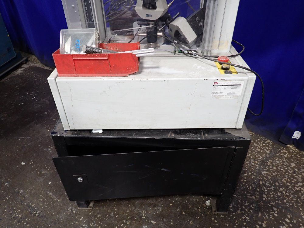 Lloyd Universal Test Machine - Lr30k