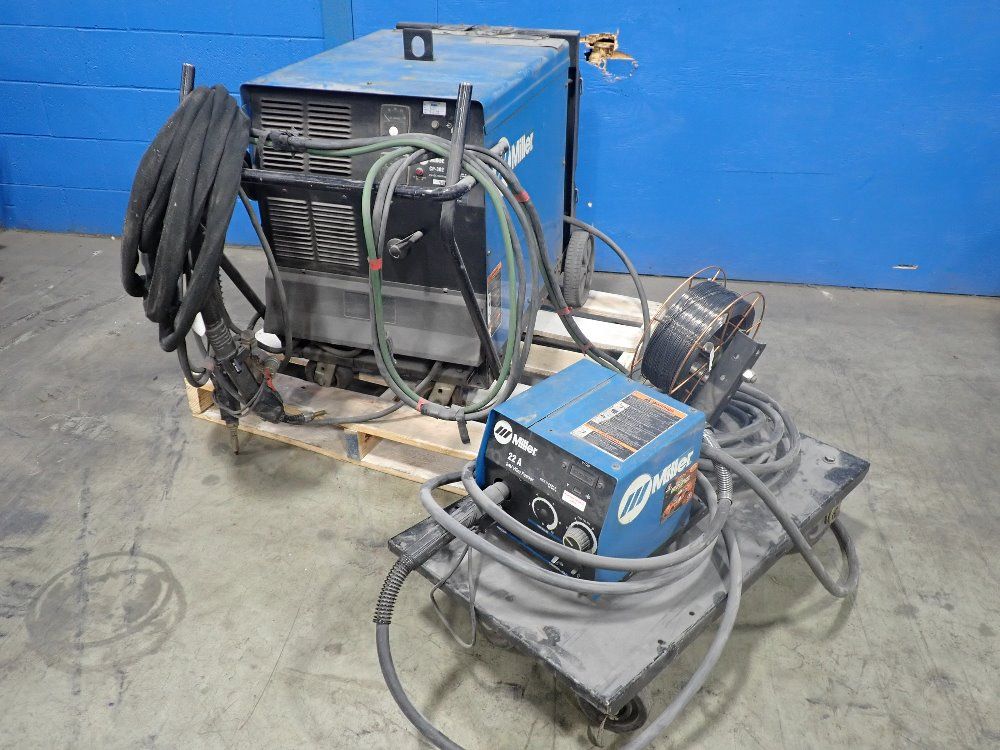 Miller 32v Welder W/ Wire Feeder - Cp-302
