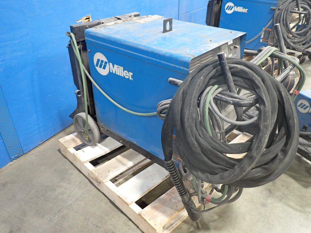 Miller 32v Welder W/ Wire Feeder - Cp-302
