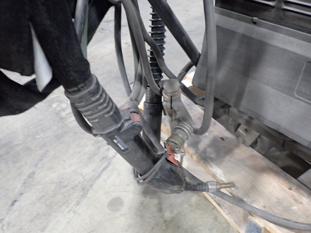 Miller 32v Welder W/ Wire Feeder - Cp-302