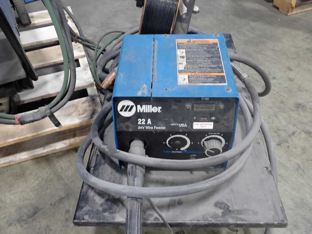Miller 32v Welder W/ Wire Feeder - Cp-302