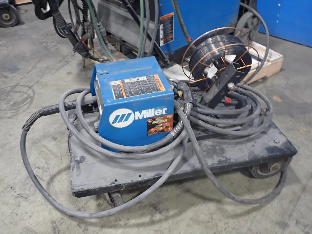 Miller 32v Welder W/ Wire Feeder - Cp-302