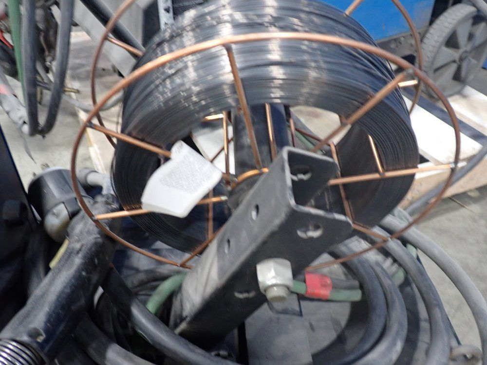 Miller 32v Welder W/ Wire Feeder - Cp-302