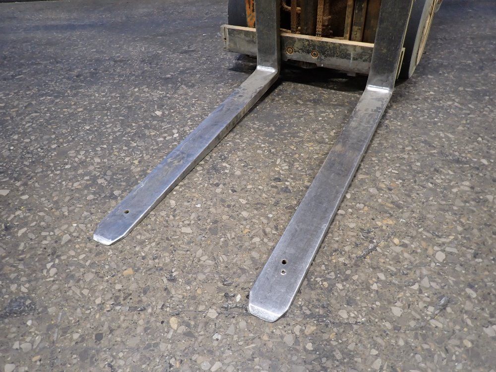 Hyster 3250 Lbs Electric Forklift - E30bs