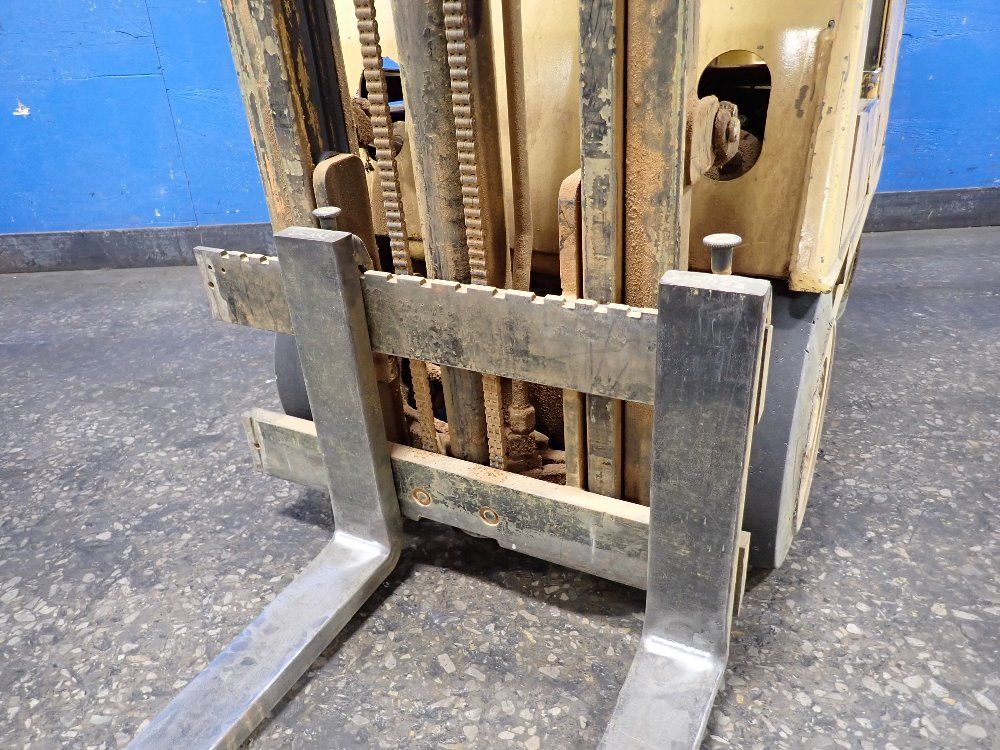 Hyster 3250 Lbs Electric Forklift - E30bs