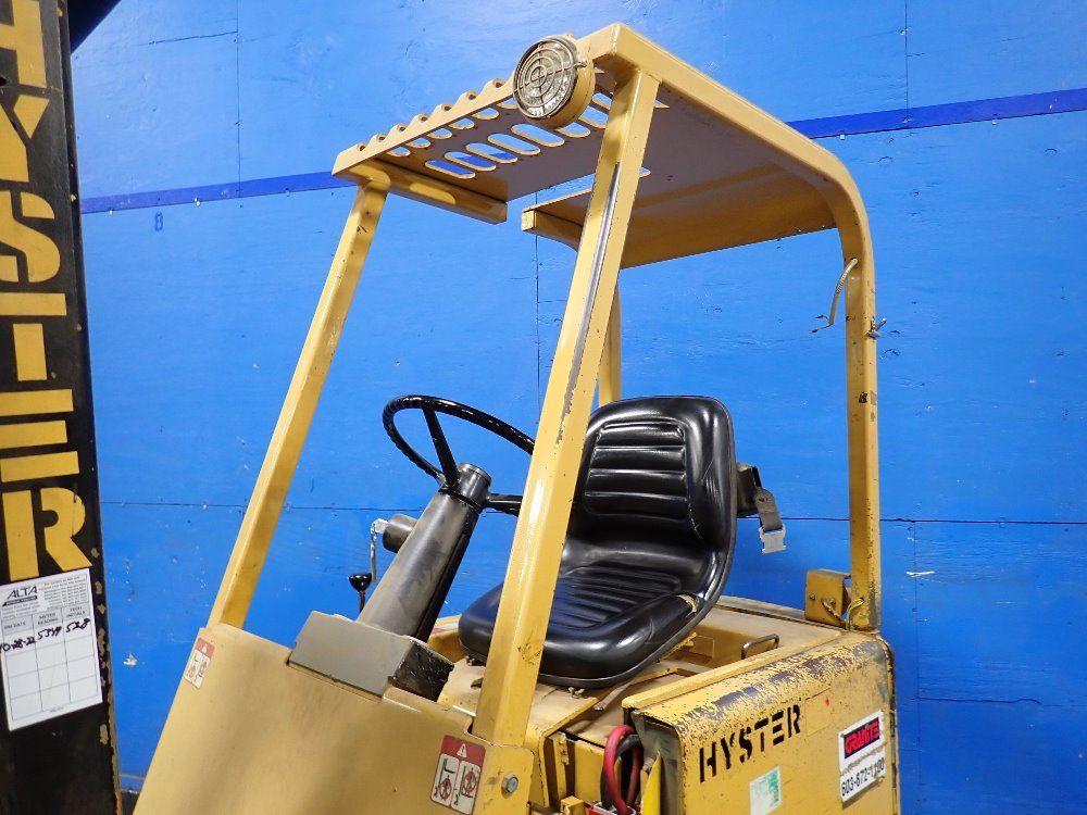 Hyster 3250 Lbs Electric Forklift - E30bs