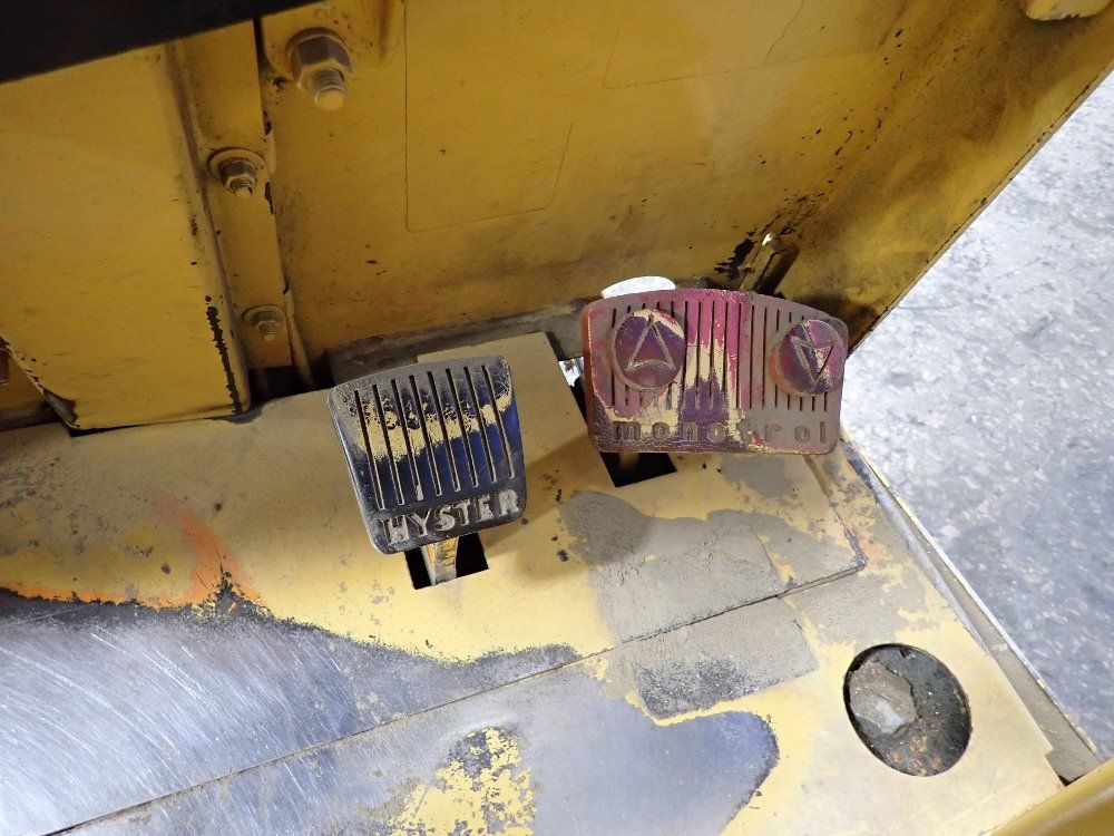 Hyster 3250 Lbs Electric Forklift - E30bs