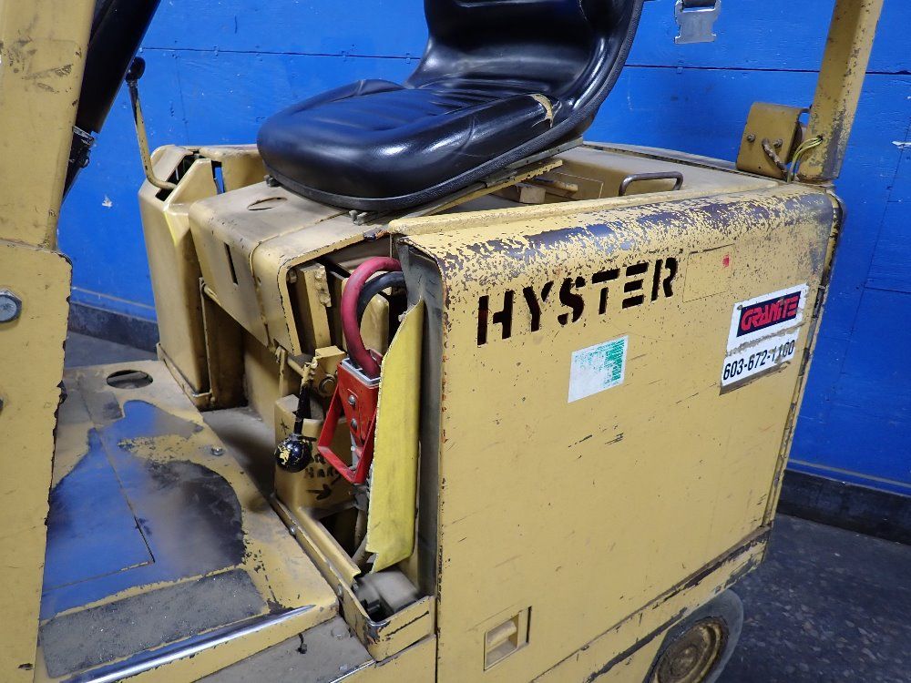 Hyster 3250 Lbs Electric Forklift - E30bs