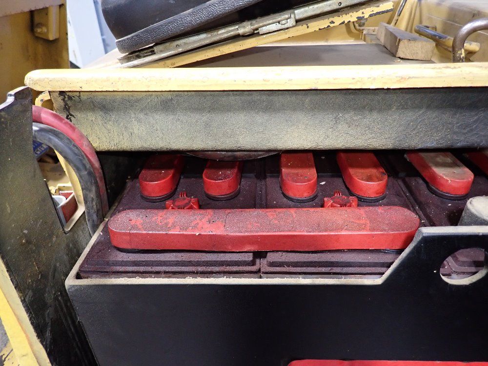 Hyster 3250 Lbs Electric Forklift - E30bs