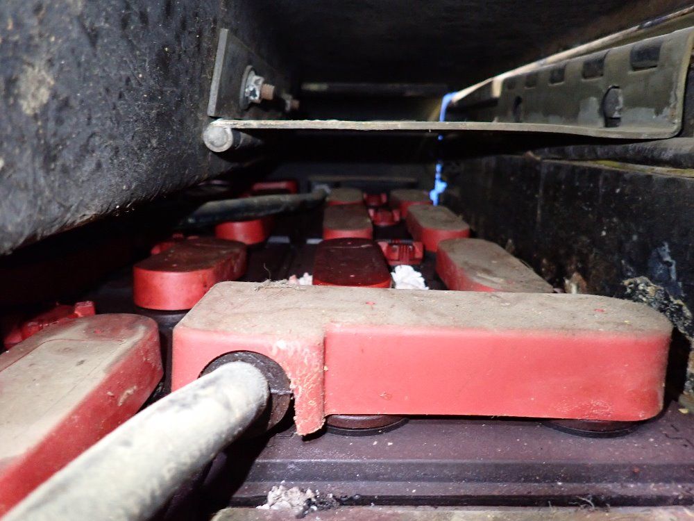 Hyster 3250 Lbs Electric Forklift - E30bs