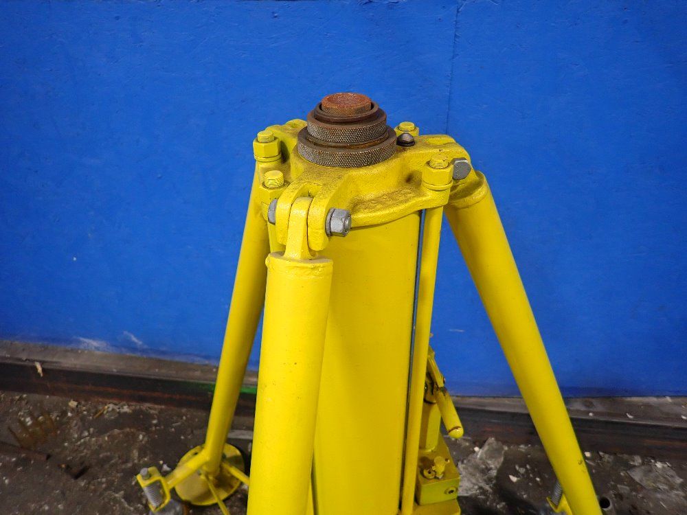 Regent Jack Co. 5 Tons Hydraulic Jack - 8207