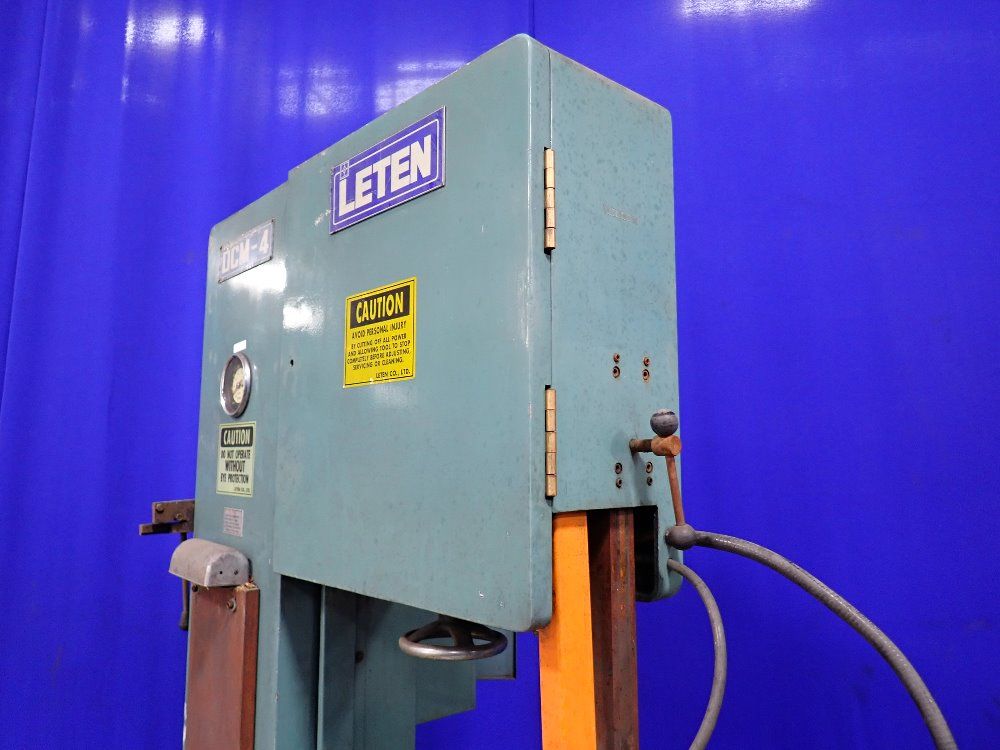 Leten 16 1/4" Vertical Band Saw - Dcm-4