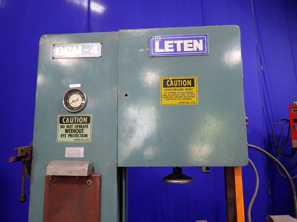 Leten 16 1/4" Vertical Band Saw - Dcm-4