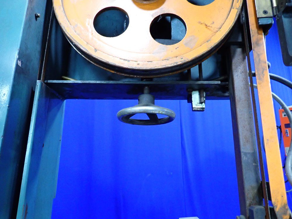 Leten 16 1/4" Vertical Band Saw - Dcm-4