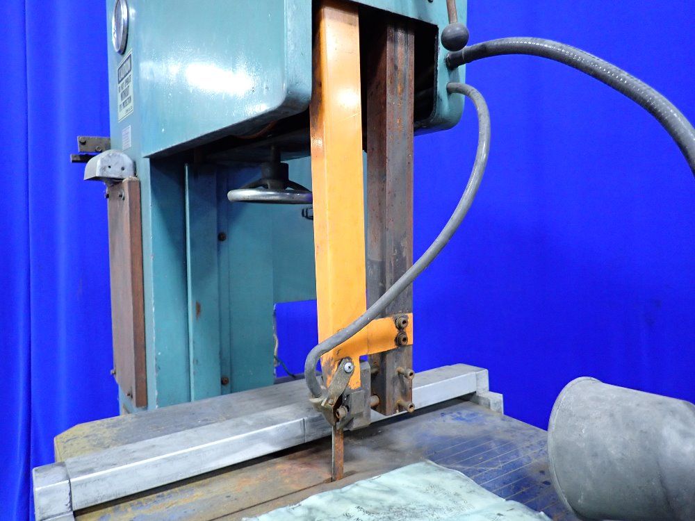 Leten 16 1/4" Vertical Band Saw - Dcm-4