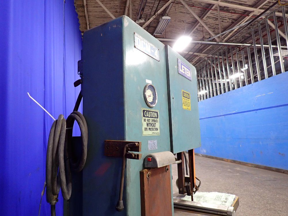 Leten 16 1/4" Vertical Band Saw - Dcm-4