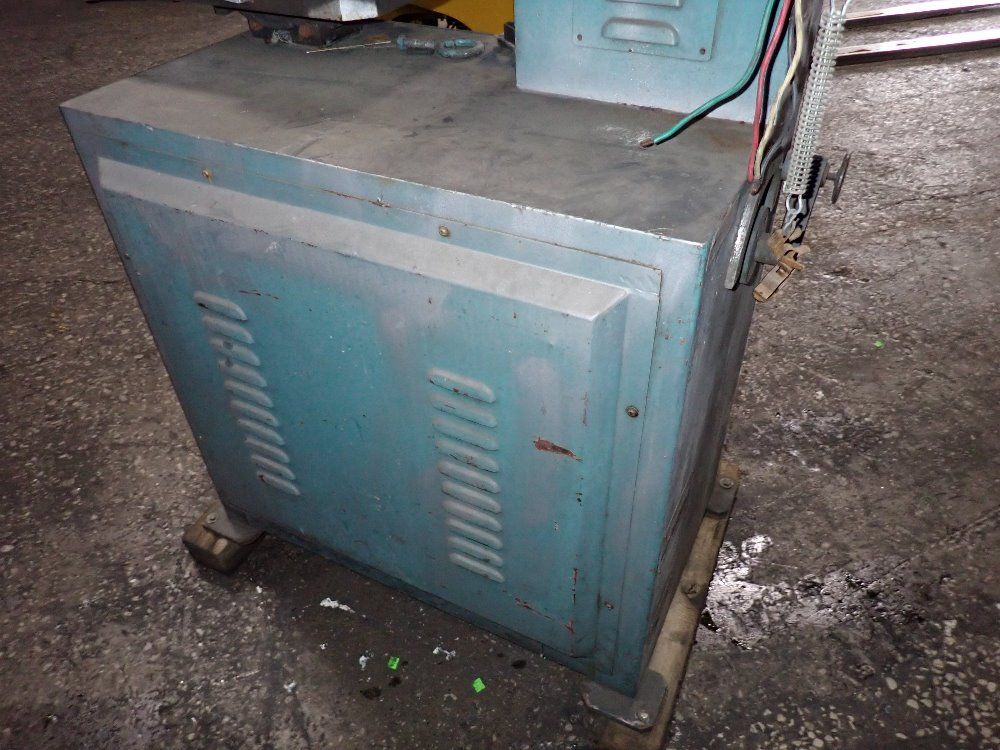 Leten 16 1/4" Vertical Band Saw - Dcm-4