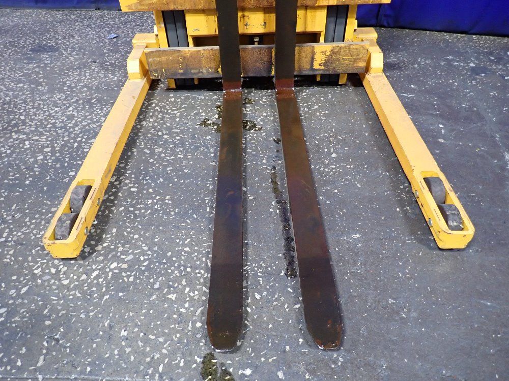 Multiton 2200 Lbs Straddle Lift - Sw22-112