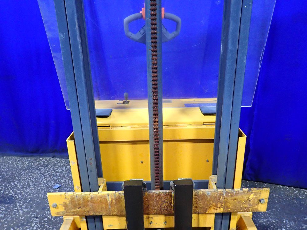 Multiton 2200 Lbs Straddle Lift - Sw22-112