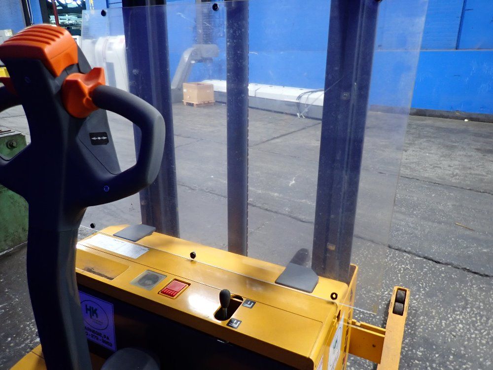 Multiton 2200 Lbs Straddle Lift - Sw22-112