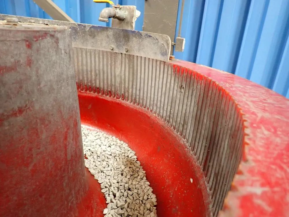 Giant Vibratory Finisher - Gb-3