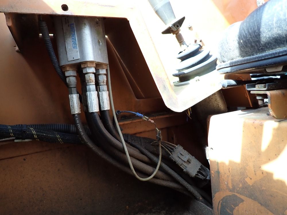 Lull Highlander Telehandler - 1044c-54