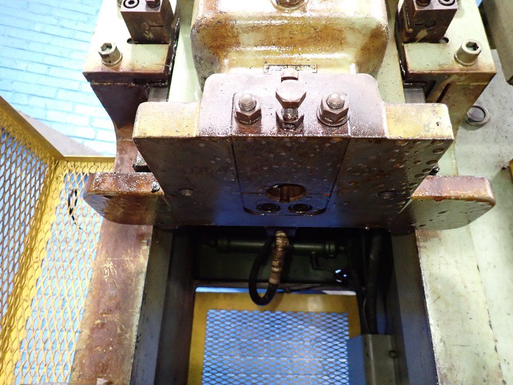 Wasino 1993 Wasino 25 Ton Hydraulic Press
