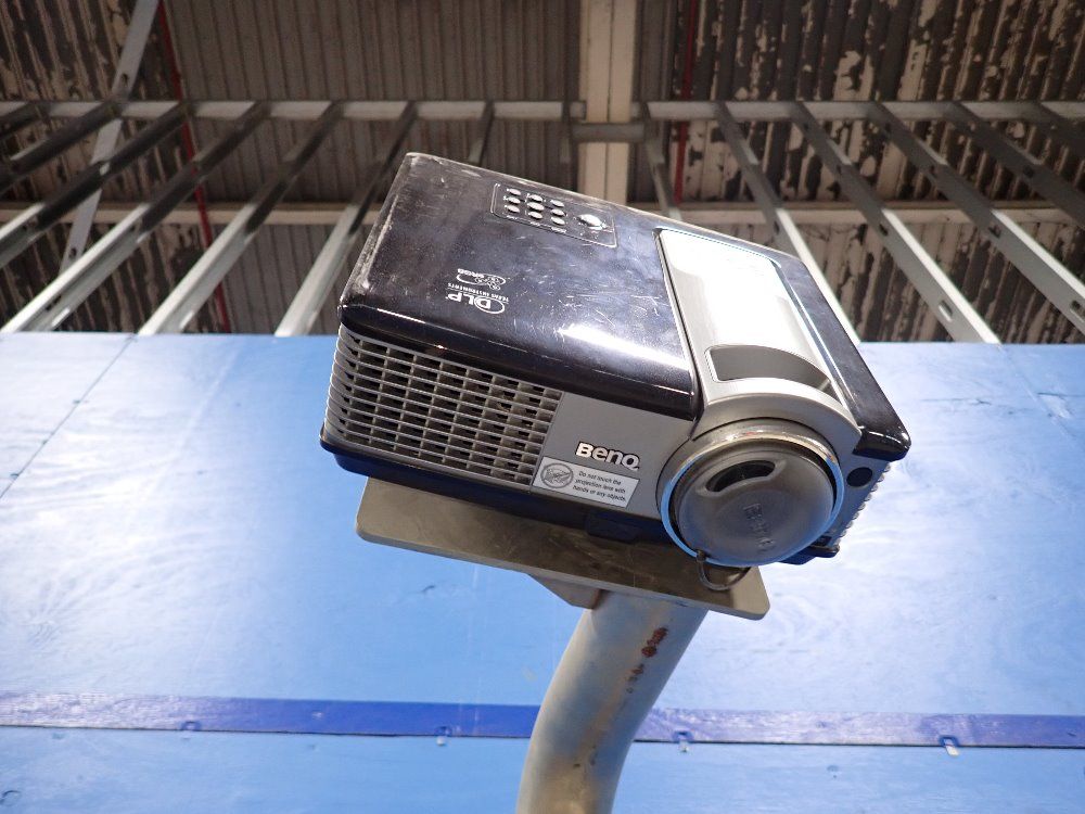 Atombenq Projector