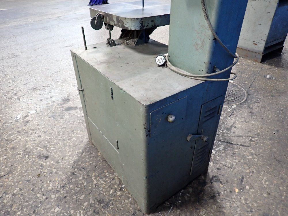  18 Vertical Band Saw