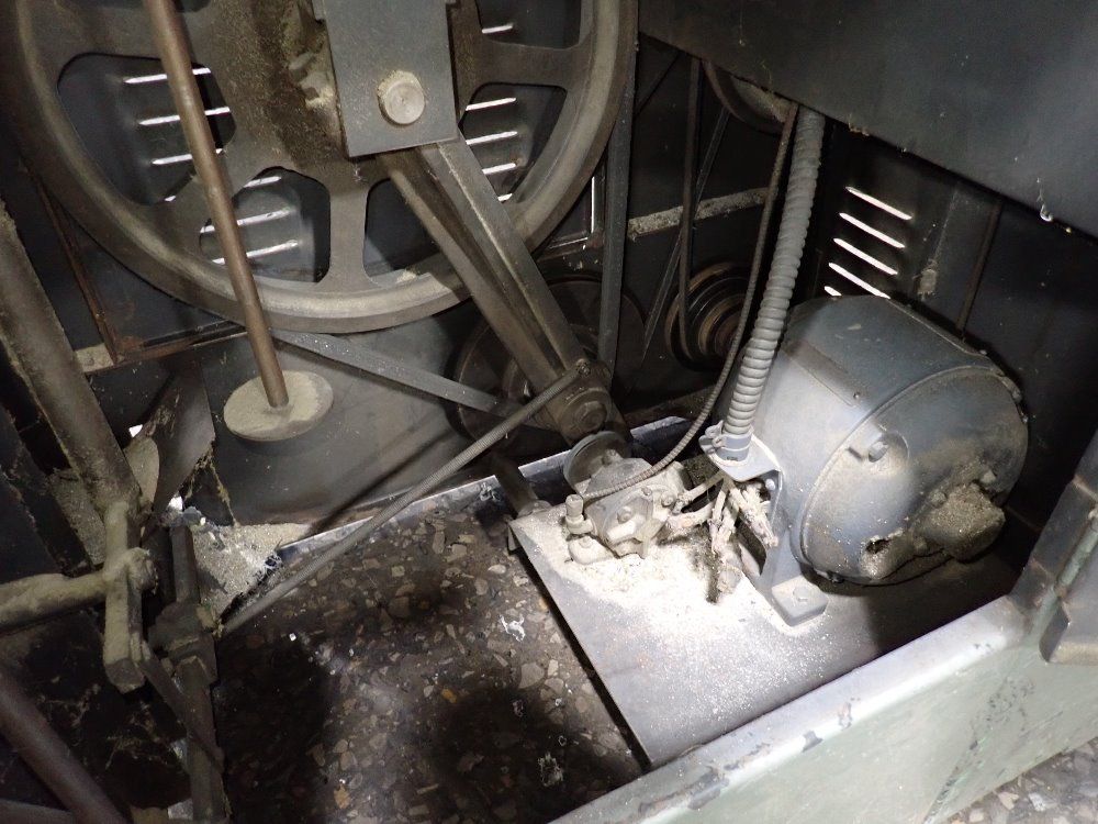  18 Vertical Band Saw