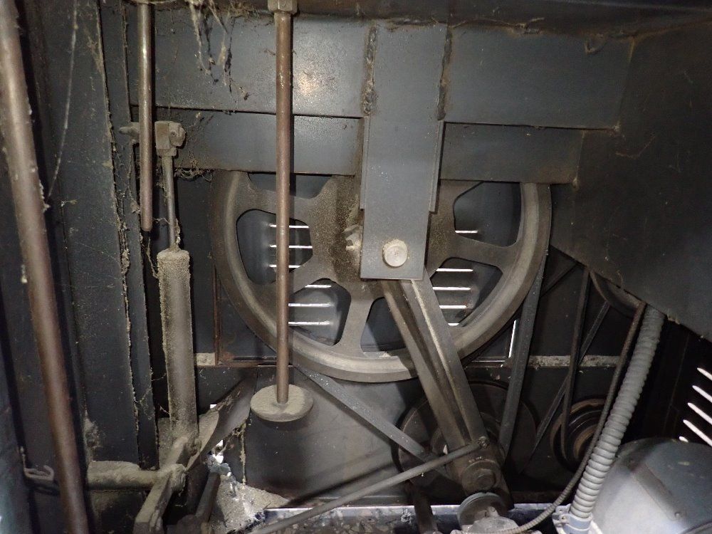  18 Vertical Band Saw