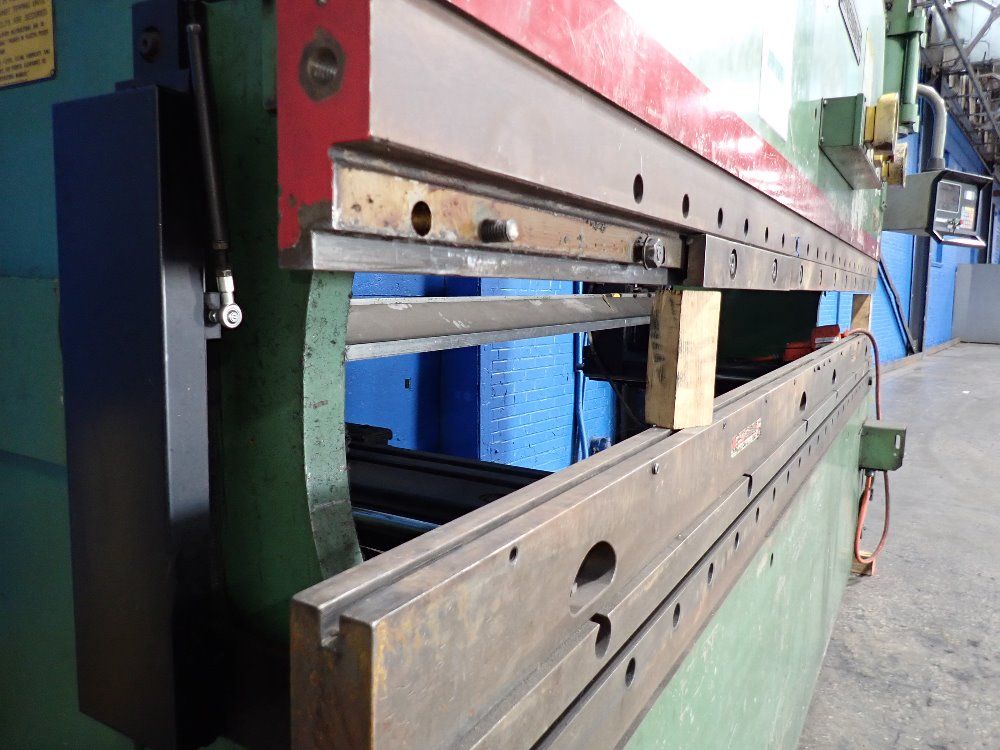 Cincinnati Cincinnati 135 Ton Press Brake