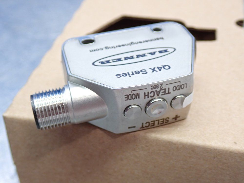 Banner Engineering Laser Distance Sensor