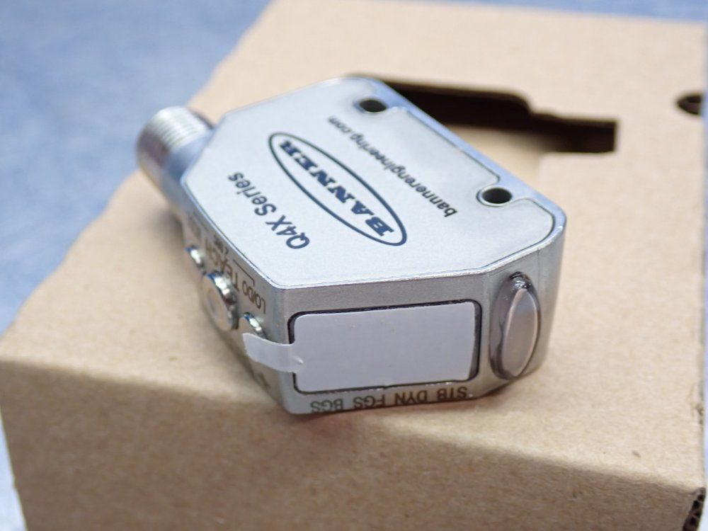 Banner Engineering Laser Distance Sensor