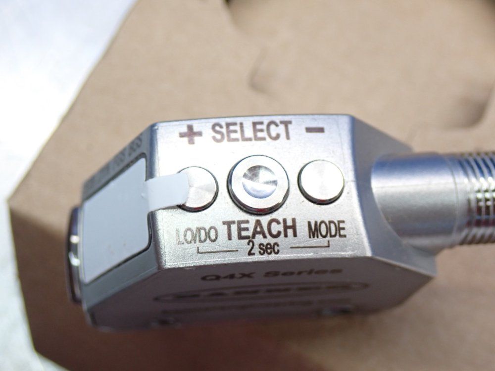 Banner Engineering Laser Distance Sensor