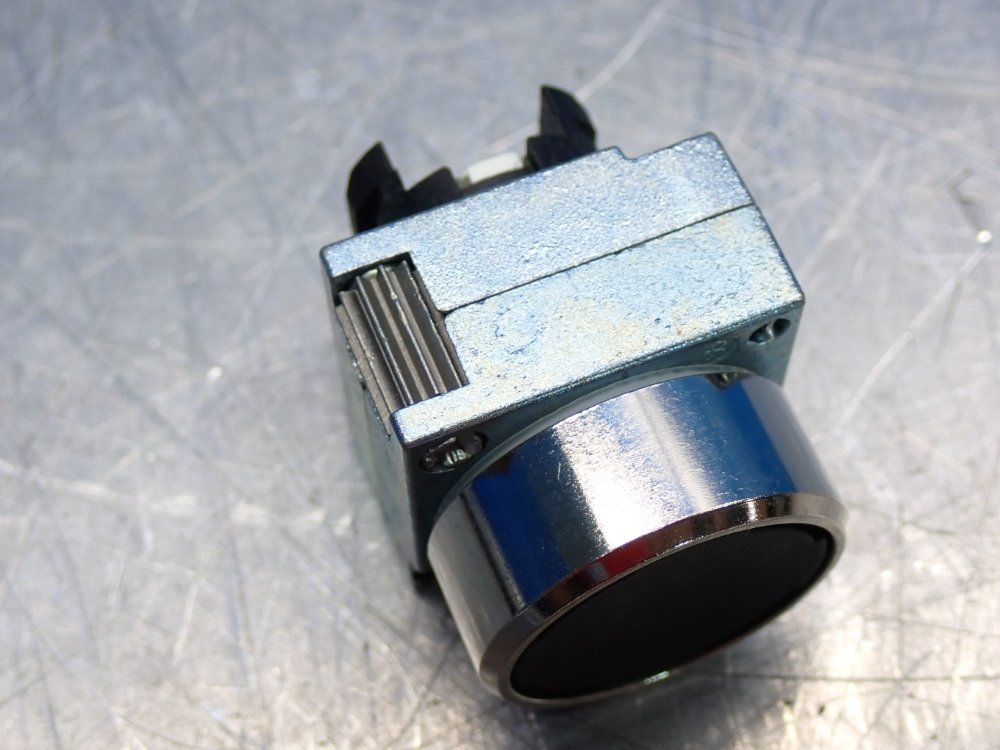 Siemens 22mm Flat Mommentary Push Button - 3sb3602-0aa11