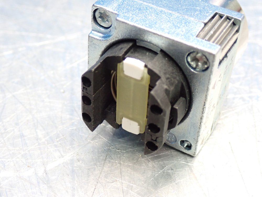 Siemens 22mm Flat Mommentary Push Button - 3sb3602-0aa11