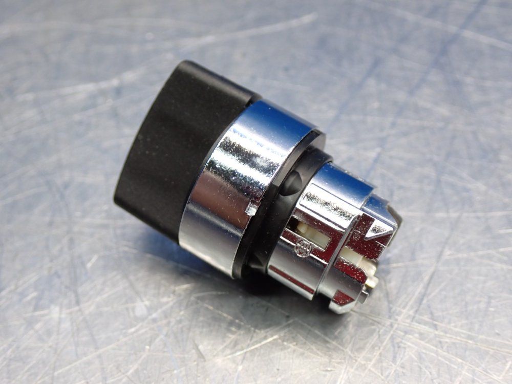 Schneider Electric 22mm Momentary Right To Center Selector Switch Head - Zb4bd8