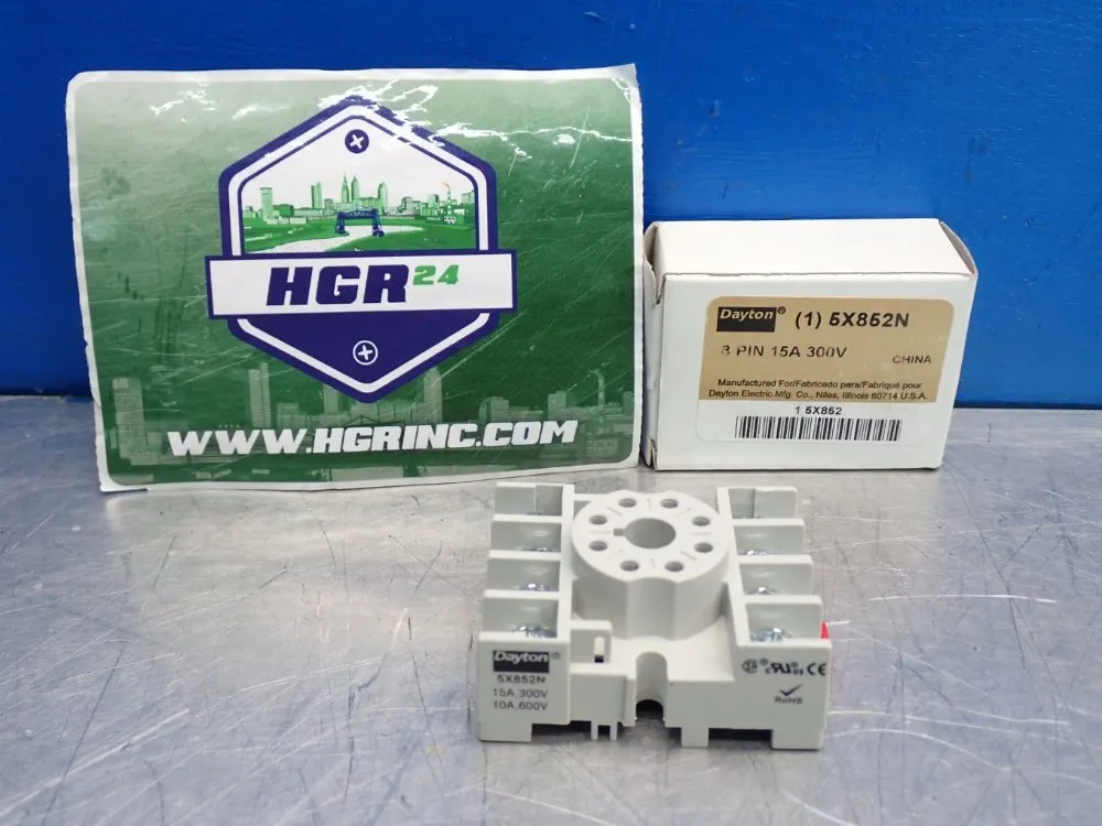 Dayton 8 Pin Relay Socket - 5x852n