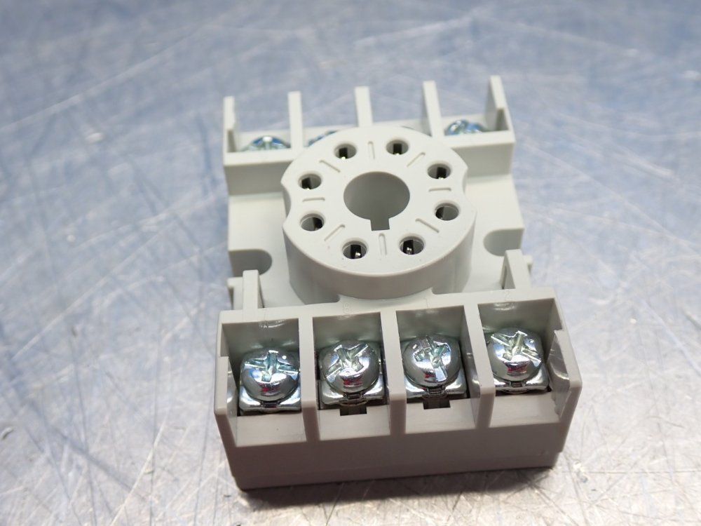 Dayton 8 Pin Relay Socket - 5x852n