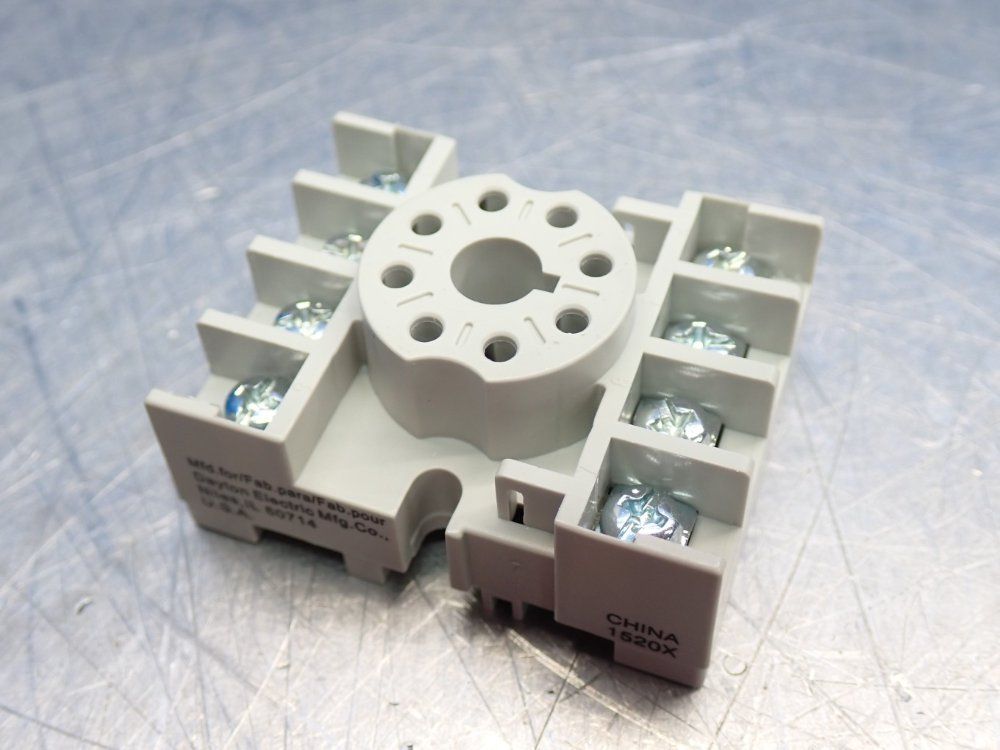 Dayton 8 Pin Relay Socket - 5x852n