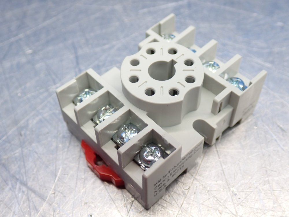 Dayton 8 Pin Relay Socket - 5x852n