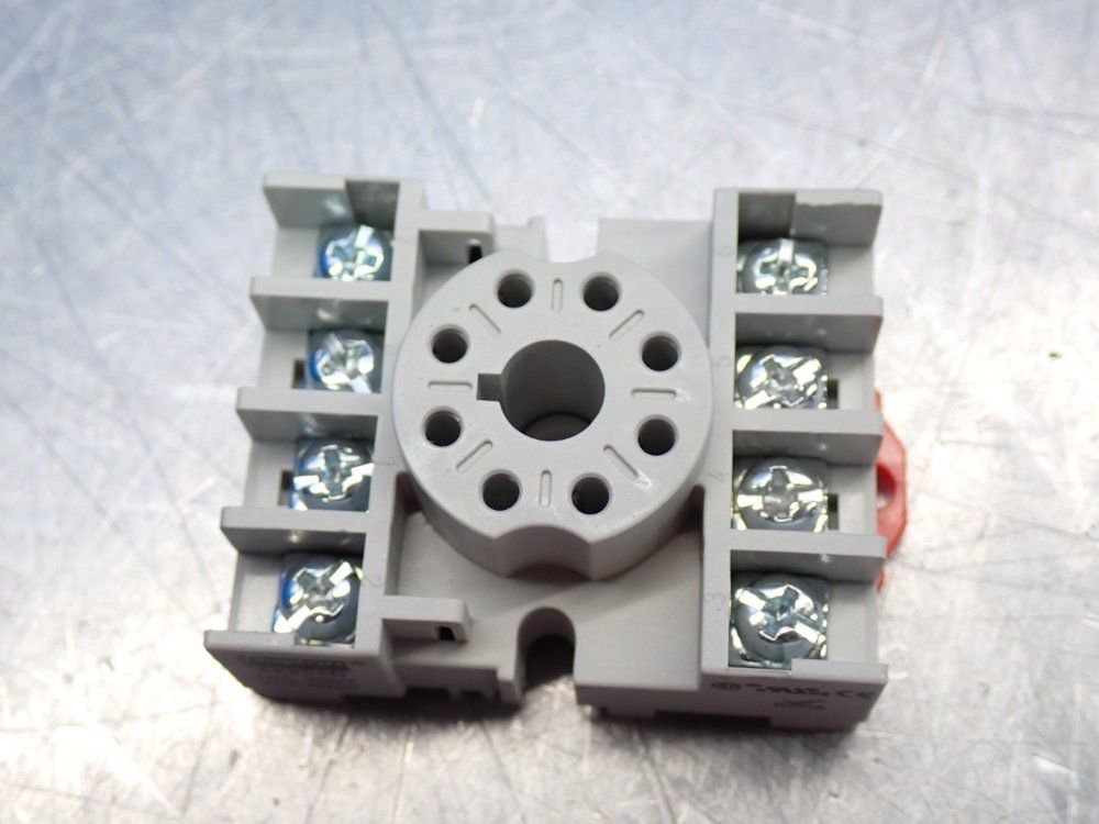 Dayton 8 Pin Relay Socket - 5x852n
