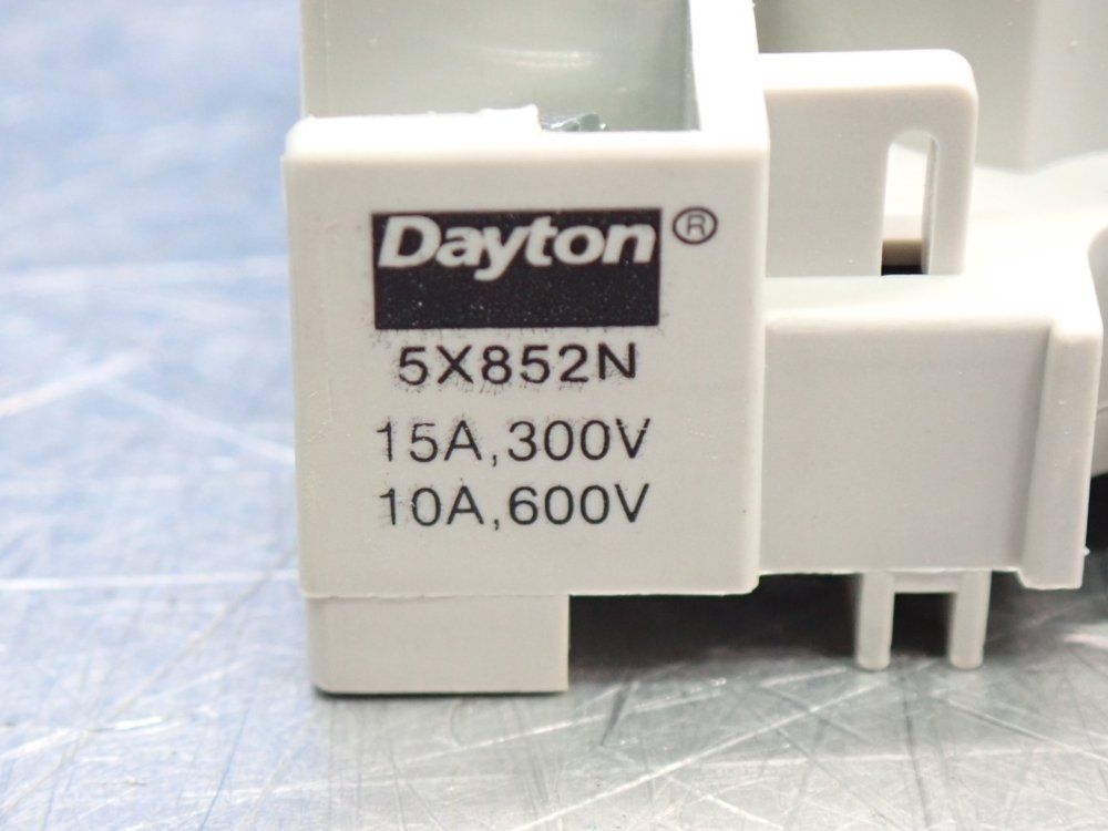Dayton 8 Pin Relay Socket - 5x852n